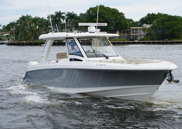 Boston Whaler 350 Realm image