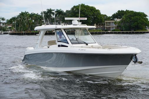 Boston Whaler 350 Realm image