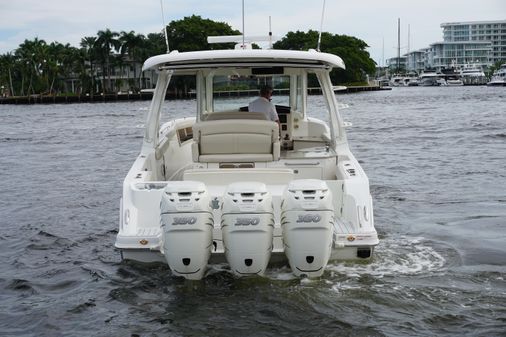 Boston Whaler 350 Realm image