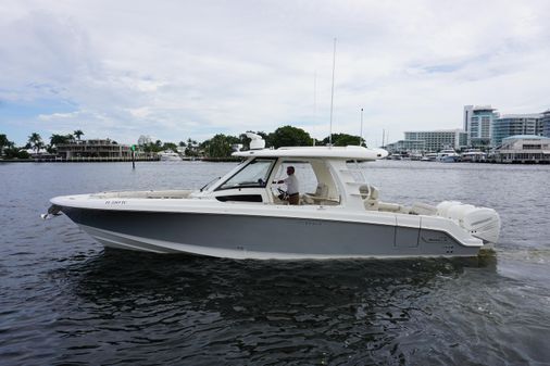 Boston Whaler 350 Realm image