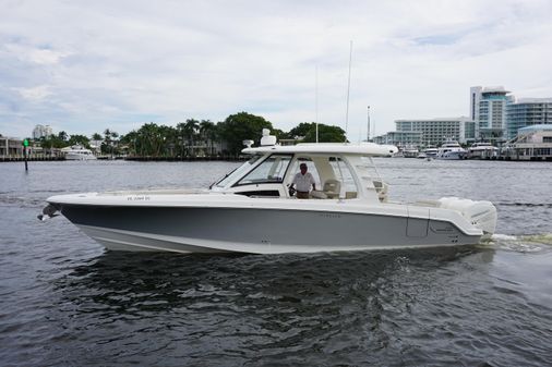 Boston Whaler 350 Realm image