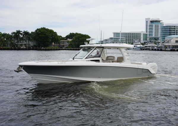 Boston Whaler 350 Realm image