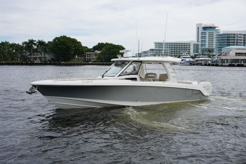 Boston Whaler 350 Realm image