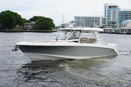 Boston Whaler 350 Realm image