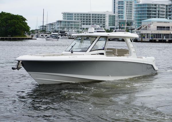 Boston Whaler 350 Realm image