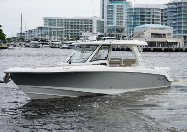 Boston Whaler 350 Realm image