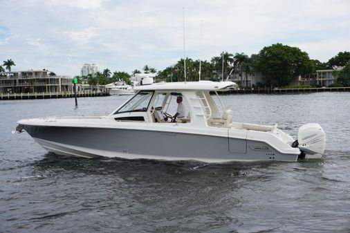 Boston Whaler 350 Realm image