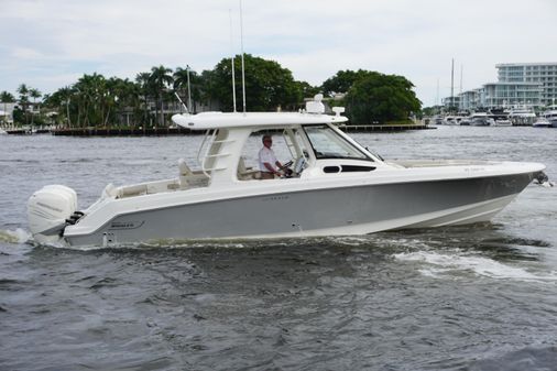 Boston Whaler 350 Realm image