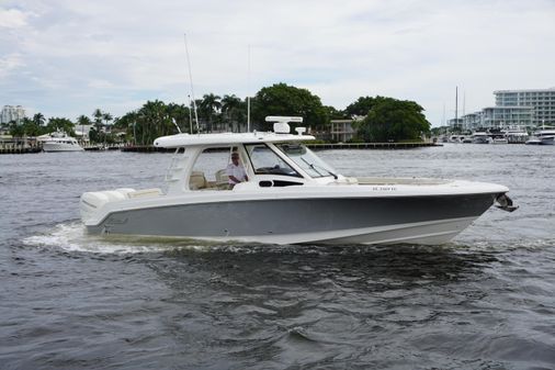 Boston Whaler 350 Realm image