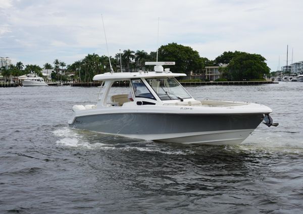 Boston Whaler 350 Realm image