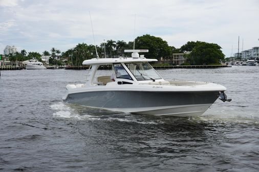 Boston Whaler 350 Realm image