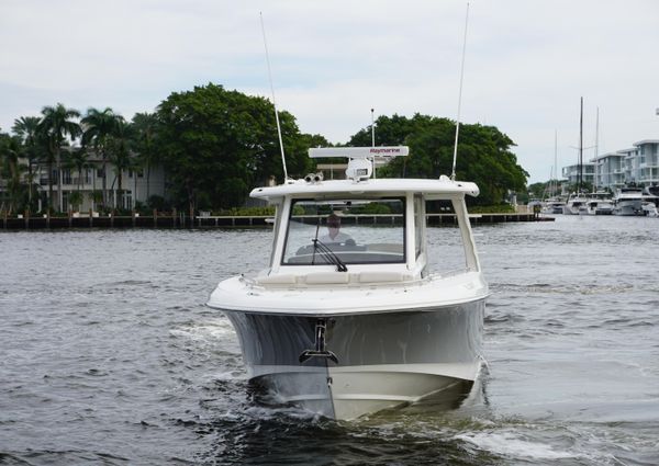 Boston Whaler 350 Realm image