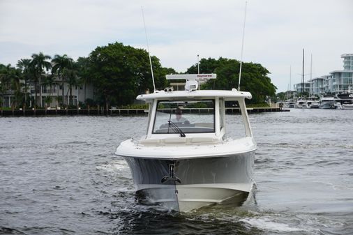 Boston Whaler 350 Realm image