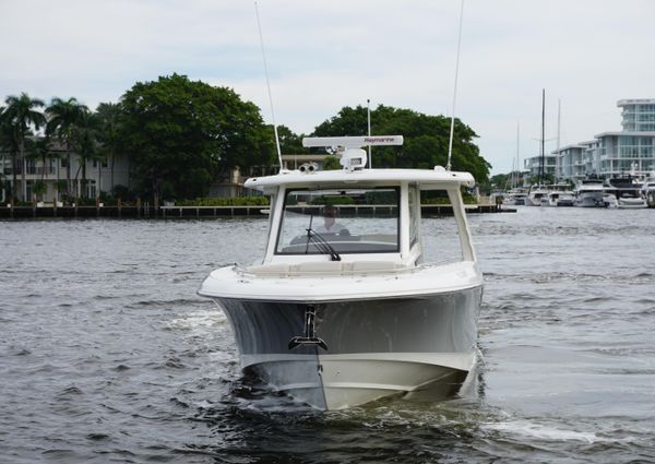 Boston Whaler 350 Realm image