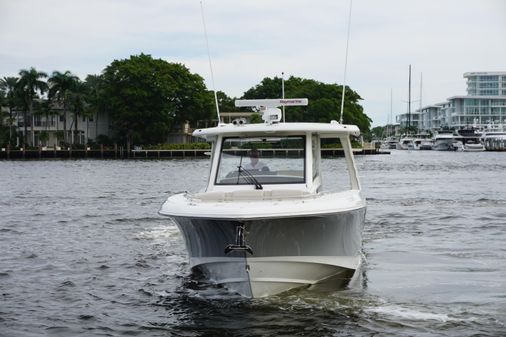 Boston Whaler 350 Realm image