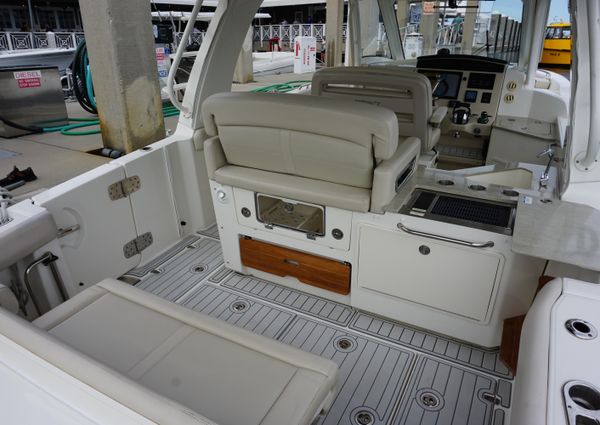 Boston Whaler 350 Realm image