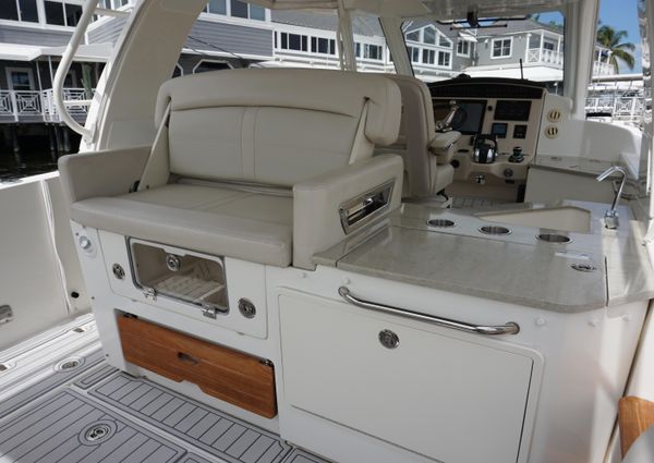 Boston Whaler 350 Realm image