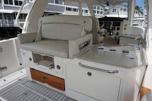 Boston Whaler 350 Realm image