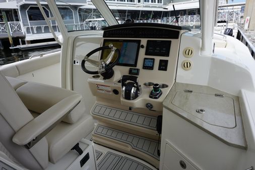 Boston Whaler 350 Realm image