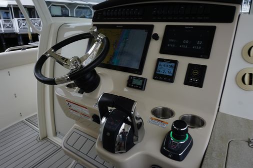 Boston Whaler 350 Realm image