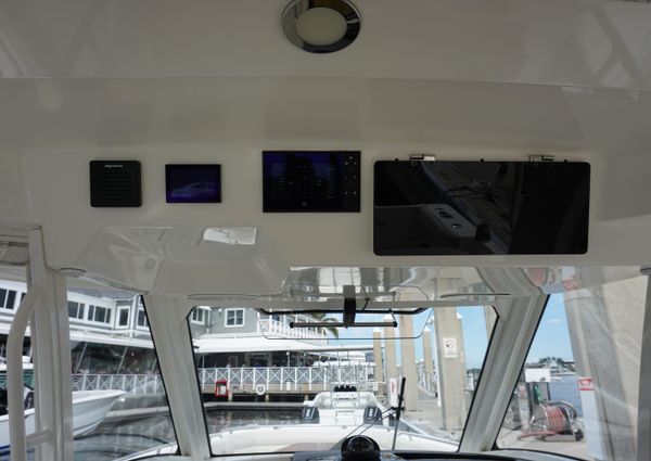 Boston Whaler 350 Realm image