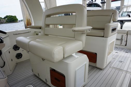 Boston Whaler 350 Realm image