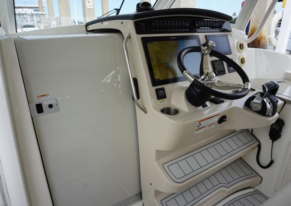 Boston Whaler 350 Realm image