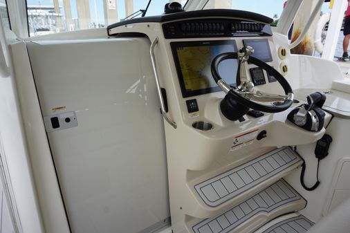 Boston Whaler 350 Realm image