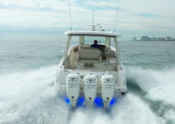 Boston Whaler 350 Realm image