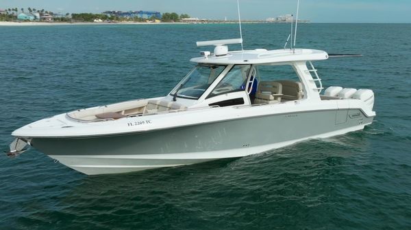 Boston Whaler 350 Realm 