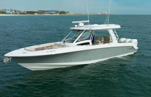 Boston Whaler 350 Realm image