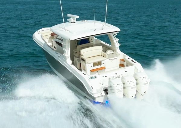 Boston Whaler 350 Realm image