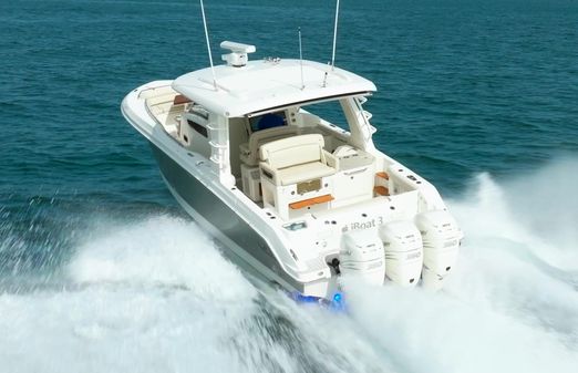 Boston Whaler 350 Realm image