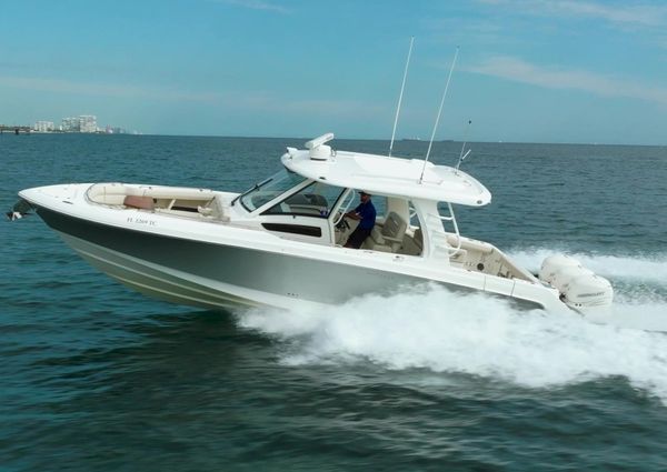 Boston Whaler 350 Realm image