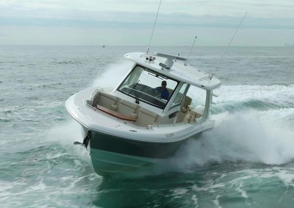 Boston Whaler 350 Realm image