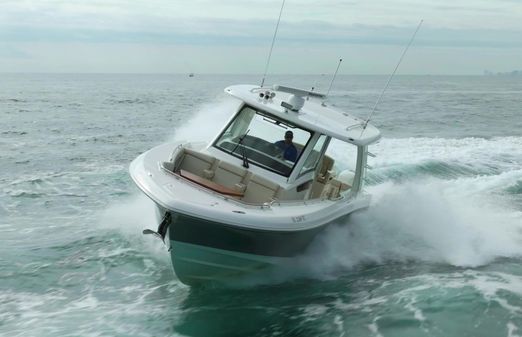 Boston Whaler 350 Realm image