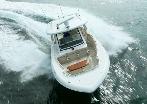 Boston Whaler 350 Realm image