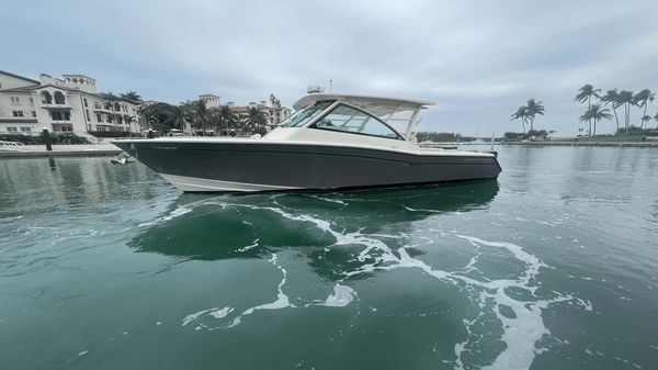Grady-White Freedom 375