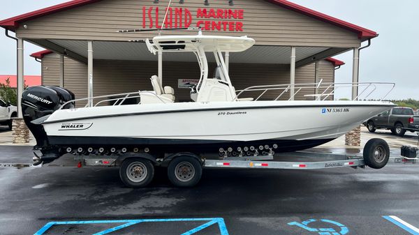 Boston Whaler 270 Dauntless