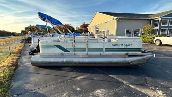 Smoker Craft PONTOON
