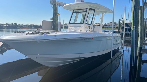 Robalo R272 Center Console