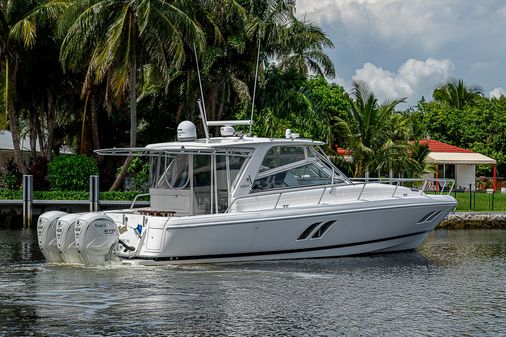 Intrepid 475 Sport Yacht image