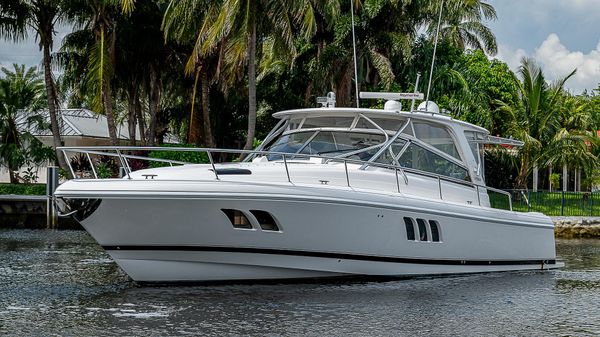 Intrepid 475 Sport Yacht
