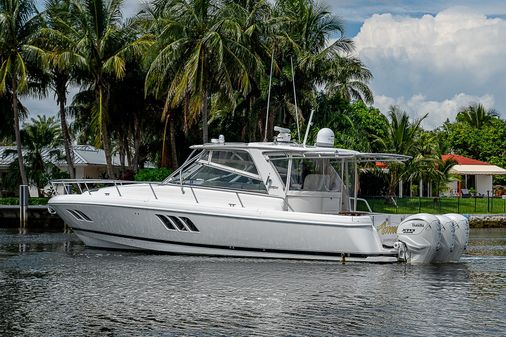 Intrepid 475 Sport Yacht image