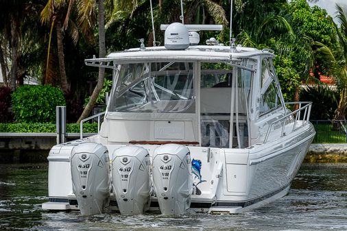 Intrepid 475 Sport Yacht image