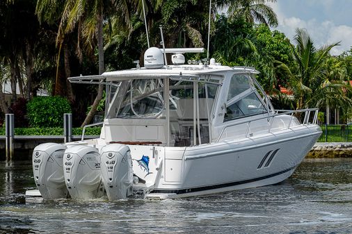 Intrepid 475 Sport Yacht image