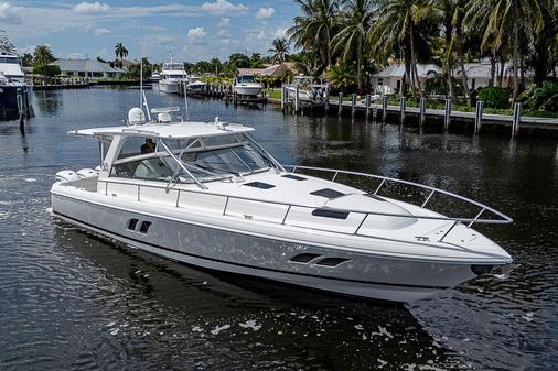 Intrepid 475 Sport Yacht image