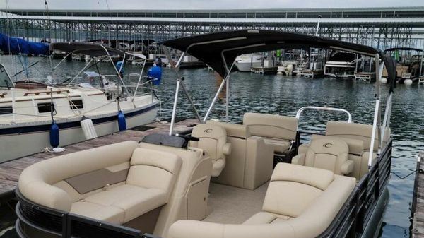 Crest TRIPLE PONTOON 220 SLRC