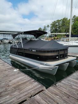 Crest TRIPLE PONTOON 220 SLRC image