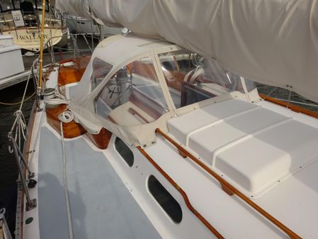 Hinckley Bermuda 40 Custom image